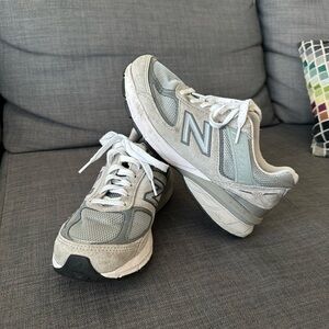 New Balance Women's 990v5 Light Gray Sneakers